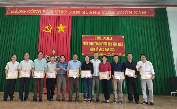 UBND XÃ EAKLY TỔ CHỨC HỘI NGHỊ TỔNG KẾT THỰC HIỆN NHIỆM VỤ PHÁT TRIỂN KTXH-ANQP NĂM 2023 VÀ TRIỂN KHAI PHNV PTKT-XH, ANQP NĂM 2024